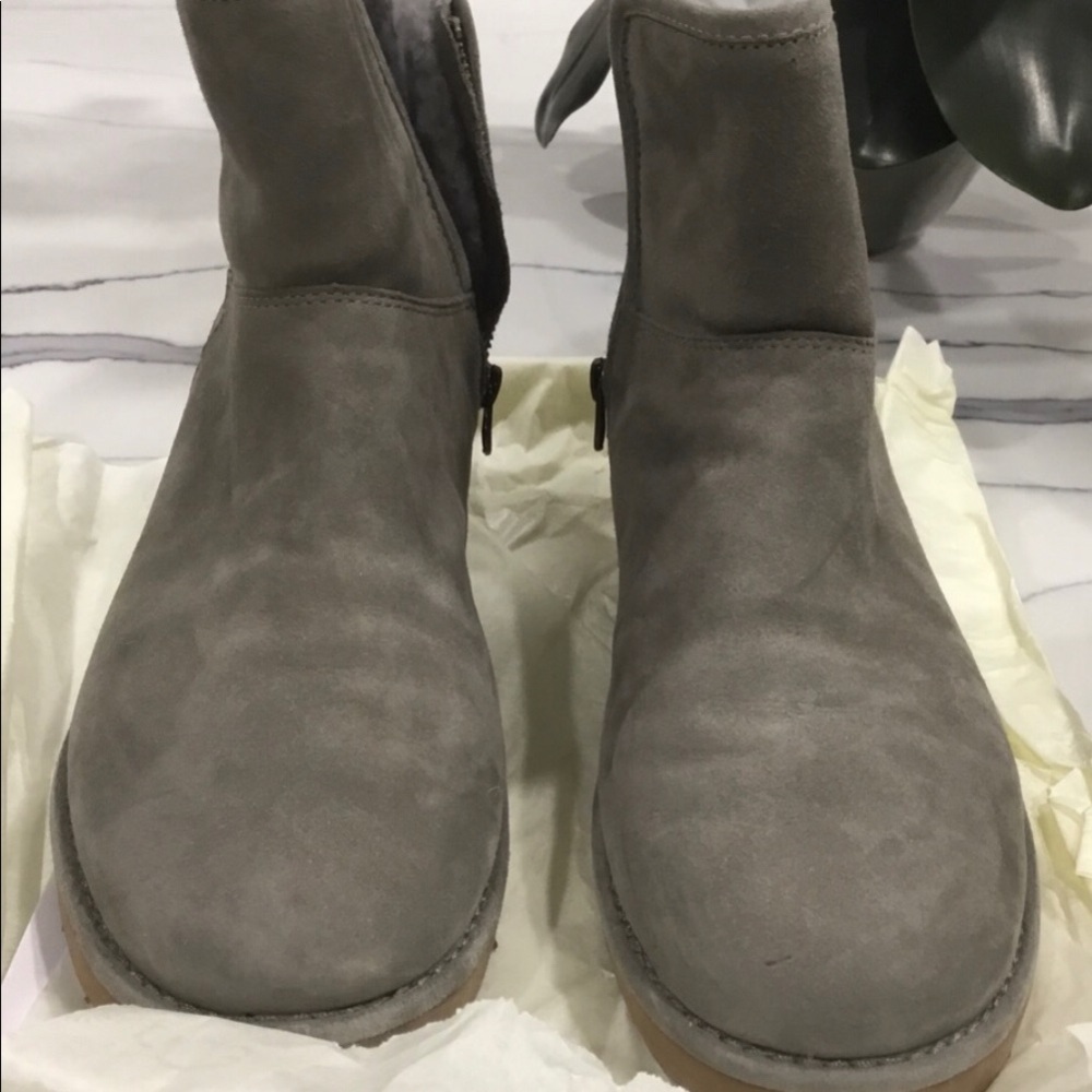 UGG Abree Womens Suede